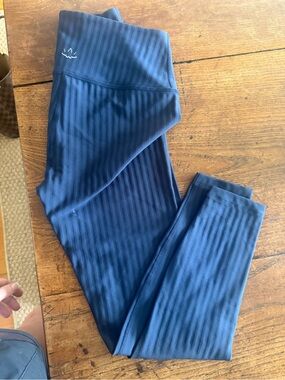 Beyond Yoga ladies Navy Ribbed High-Waist Leggings